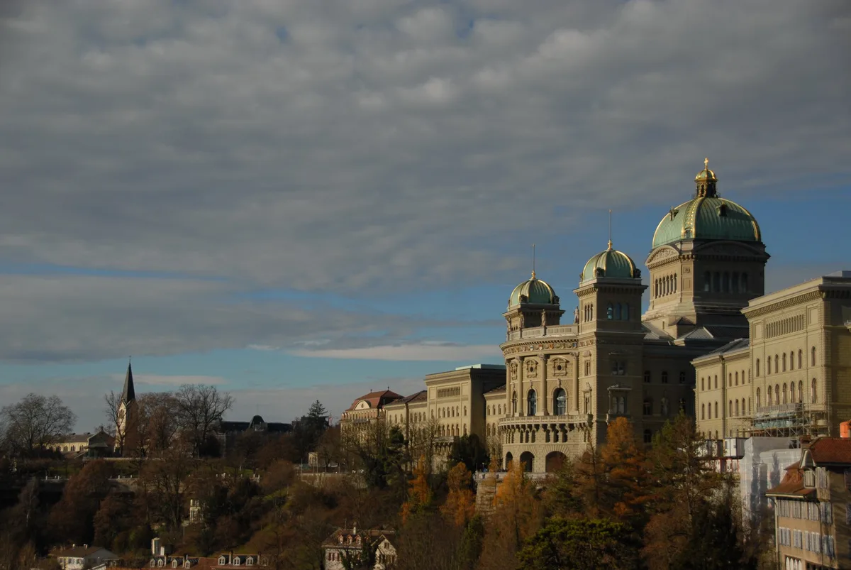 b002b04e153d750b73658290d7cee3bf5fbbc689 Der Bundesrat wird in den nächsten Wochen bekannt geben, ob die Landwirtschaft ebenfalls von der Stellenmeldepflicht betroffen ist. (Bild Hansjürg Jäger)