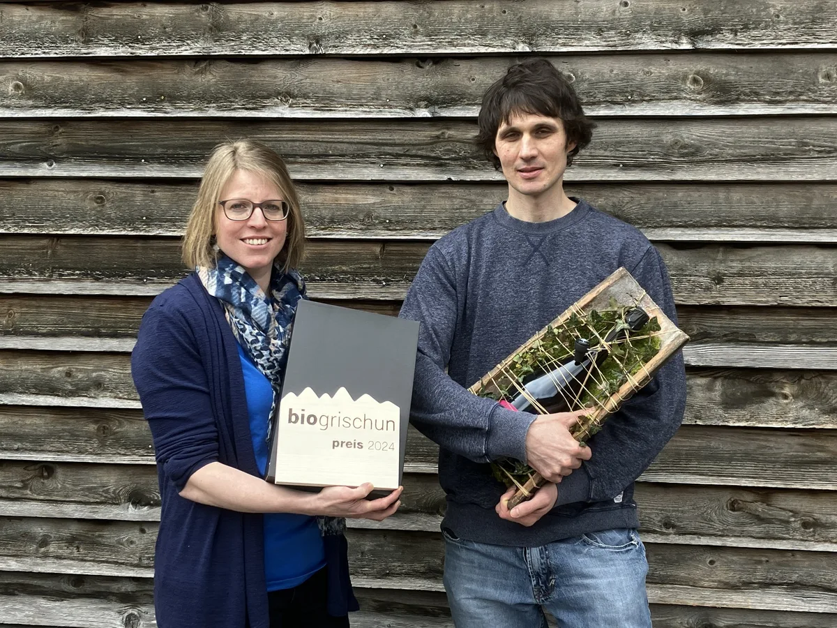 Der letzte Bio-Grischun-Preis geht an Franziska Amstad und Riet Schmidt
