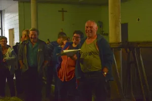 Emil Manser (rechts) teilte den Berufskollegen und -kolleginnen seine Erfahrungen aus der 27-jährigen Tätigkeit als Biobauer mit.