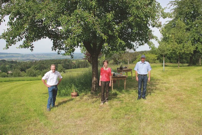 507dd915efe0d166afcf8ebbca93529376b09112 Am Tag der Biodiversität am 22. Mai hatte Bundesrätin Simonetta Sommaruga den Betrieb der Familie Schweizer in Hosenruck besucht. Dabei habe der VLT seinen Standpunkt zum Administrativen Aufwand darlegen können. (Bild zVg)