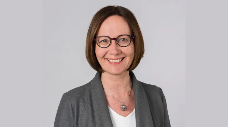 db0f8da2994e1a8bc044768eb56ed4b0bc24da36 Die neue Leiterin des Ressorts Landleben der BauernZeitung, Cornelia von Däniken. (Bild BauernZeitung)