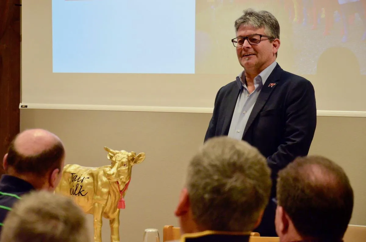 20369a37bc5773d6c3e40134672981e3277f53ab Martin Haab und die goldene Faironika. An der Jahresversammlung blickte Haab auf die letzten 15 Jahre der Big-M zurück. (Bild zVg)