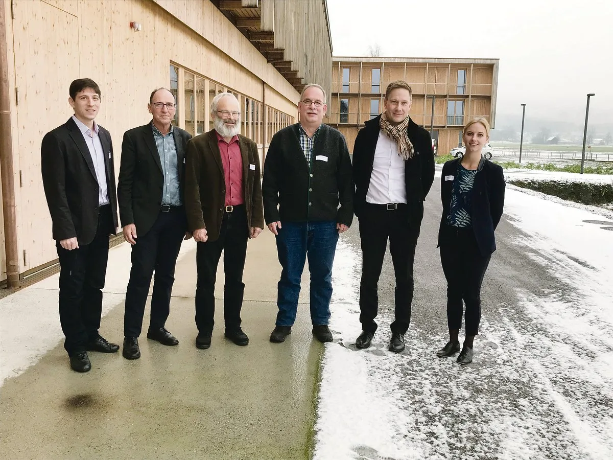 cfd22f1d5db9de4c68c2d6e6f65852d9cfb2f2af V.l.n.r: Roland Peter von Agroscope, FiBL-Direktor Urs Niggli, Hans Oppliger vom Verein «Rheintaler Ribelmais», Markus Kobelt von der Firma Lubera GmbH, ETH-Professor Bruno Studer sowie Moderatorin Angelika Hardegger.(Bilder Alexandra Stückelberger)