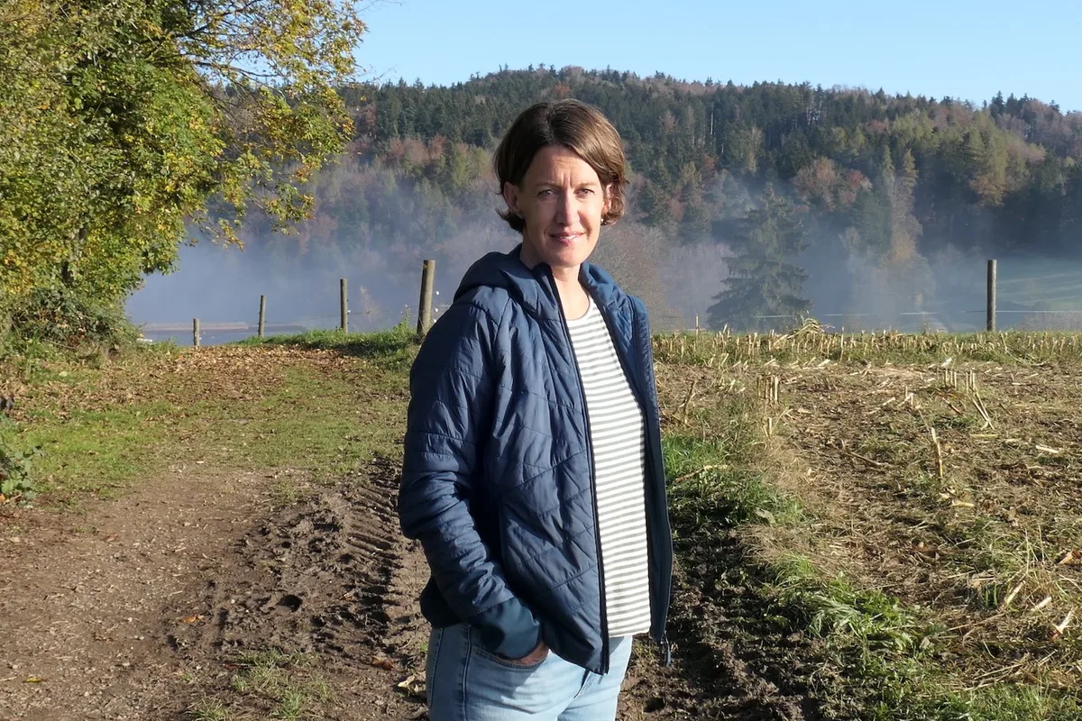 OS_A_46_ZLV_Fuster Susanne Fuster lebt und arbeitet über dem Nebelmeer