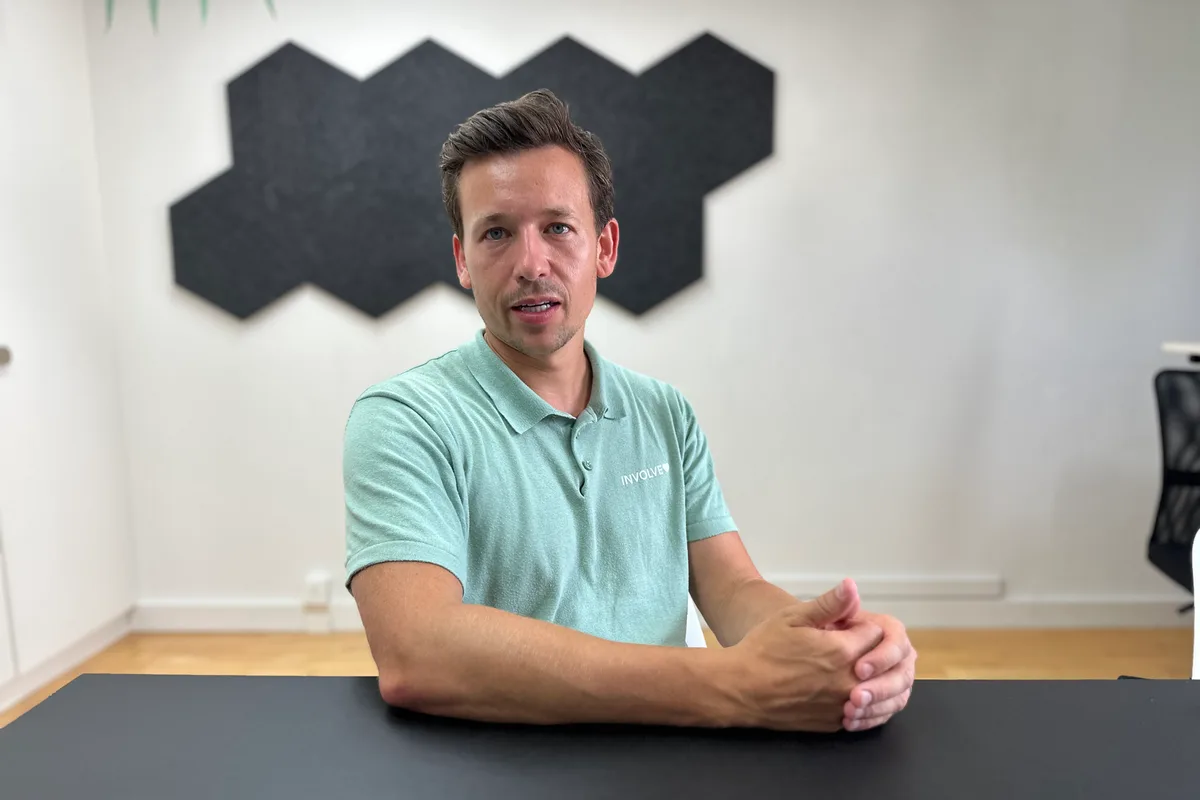 Bucher im Gespräch.jpeg Andreas Bucher beim Gespräch in den Büros von Involve am Hauptsitz in Sursee