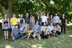 Diese vielfältige Truppe feierte den Abschluss als Landwirt EFZ in Zweitausbildung. (Bilder Daniela Joder)