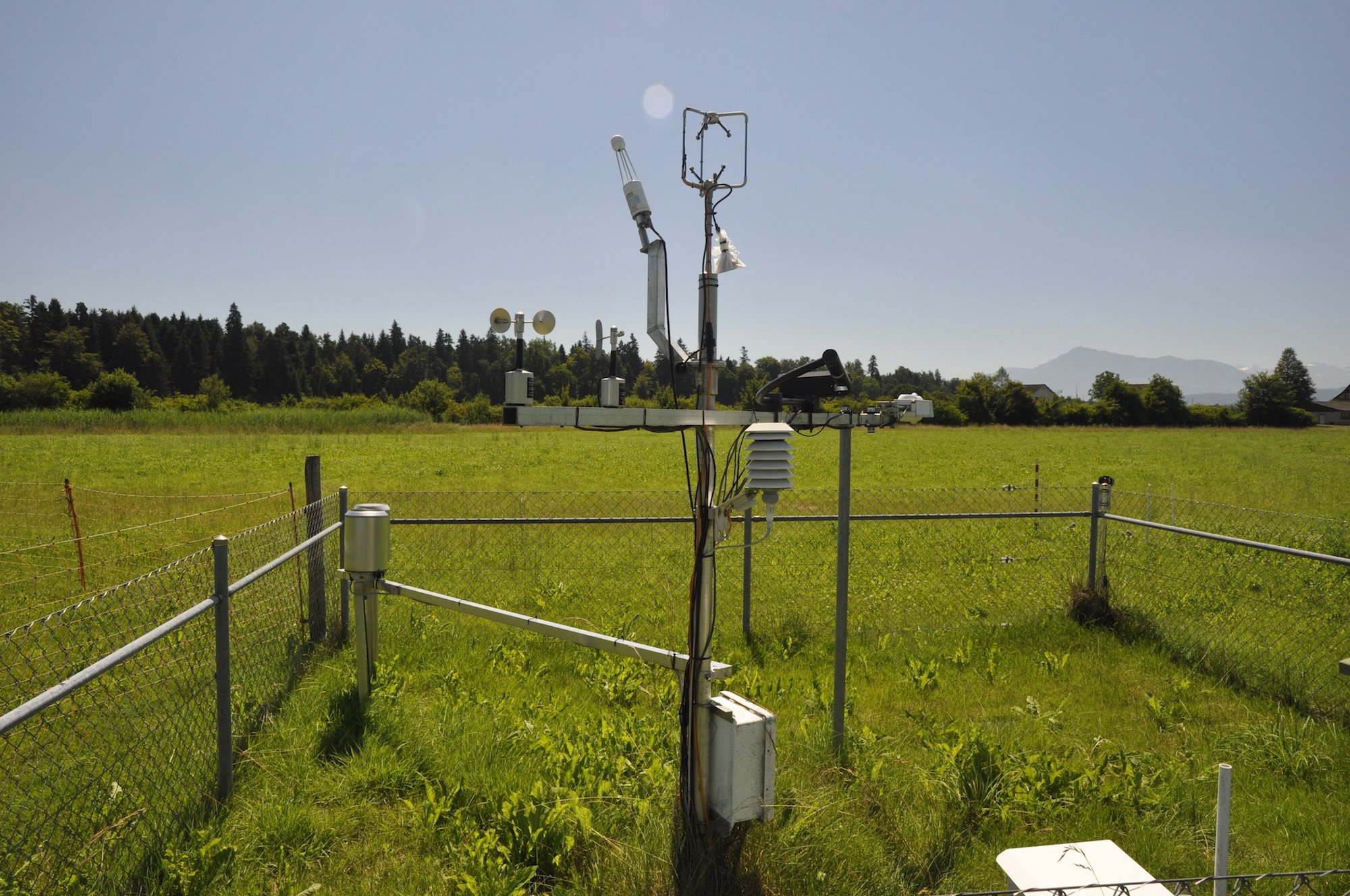 Die Messstation in Chamau ZG untersucht intensiv bewirtschaftetes Grasland seit 2005. Sie gehört zum Messnetzwerk Swiss Fluxnet.