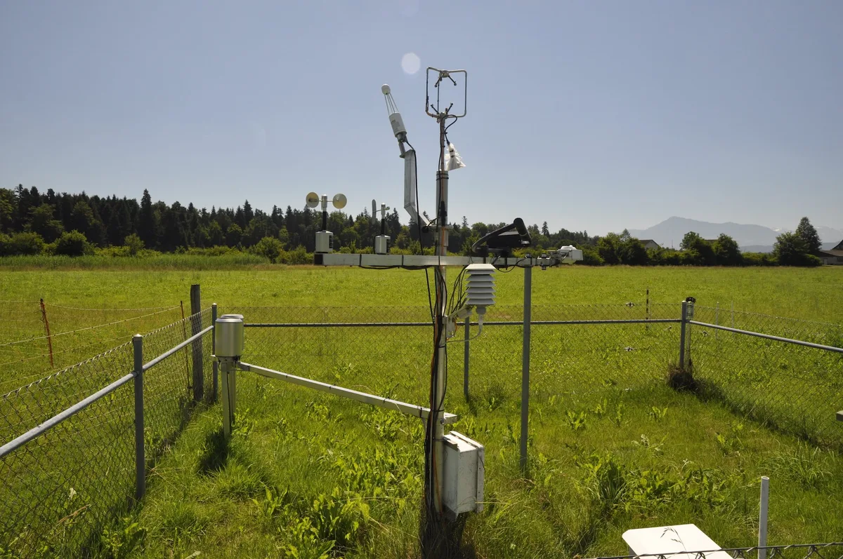 DG_25-01_FoKo_ETH_Grassland_flux_tower_Buchmann Die Messstation in Chamau ZG untersucht intensiv bewirtschaftetes Grasland seit 2005. Sie gehört zum Messnetzwerk Swiss Fluxnet.
