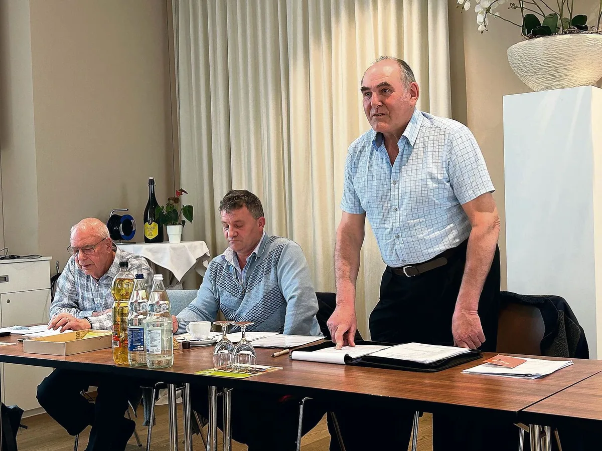 0abd7edeea093c4fb621388f015e04f1d9f98beb2b7edf30b2a193d41bac140e Erich Manser, Ernst Krüsi und Ernst Peter (v. l.) sind Vorstandsmitglieder des Vereins Hochstammobstbau. Ernst Peter als Präsident kritisierte das Ernteausgleichssystem.