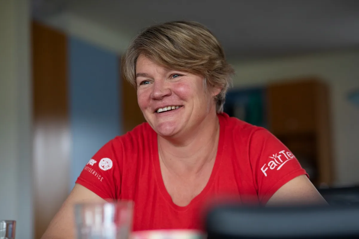0063919109e0810bd68687095640faf200d0b1fa Susanne Betscher ist in den letzten Jahren offen geworden. Sie redet gern mit Konsumenten und will deshalb auf dem Betrieb Führungen anbieten, samt Catering mit den Produkten, die ihr Mann Rudi Betscher auf dem Hof herstellt. Bild: Pia Neuenschwander