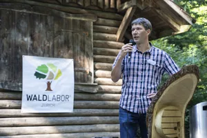 Martin Brüllhardt ist erster Geschäftsführer des Waldlabors Zürich. (Bild diktum.ch)