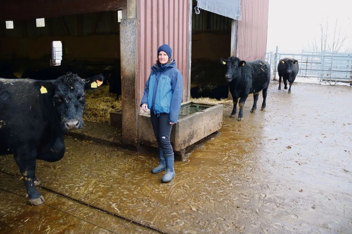 2dca37efedcadc4e6289f99818a075fdd8b97b38cfc00ffaf2023416a3046c3d Annette Rieder arbeitet täglich im Stall, auch wenn die Verantwortung für die Tierhaltung bei ihrem Mann Thomas liegt.