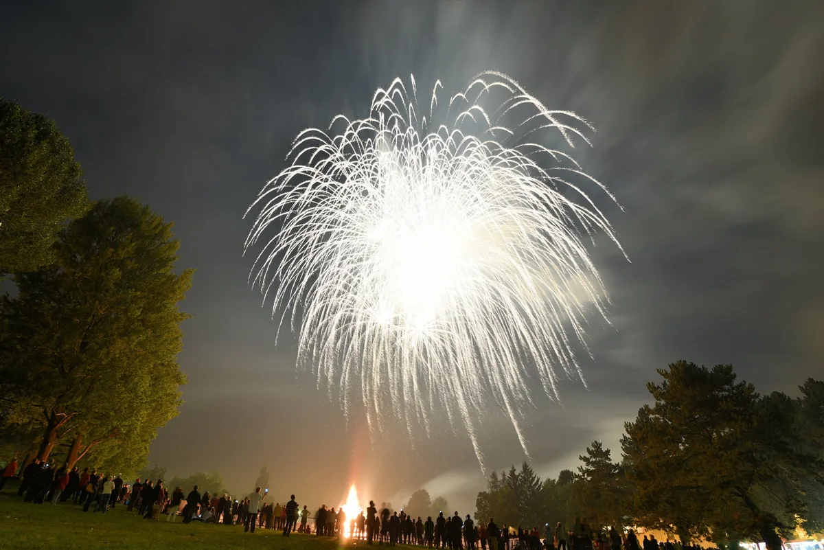 feuerwek_clickphoto_switzerland Gehört Feuerwerk für Sie zum 1. August – oder dürfte man es getrost verbieten?