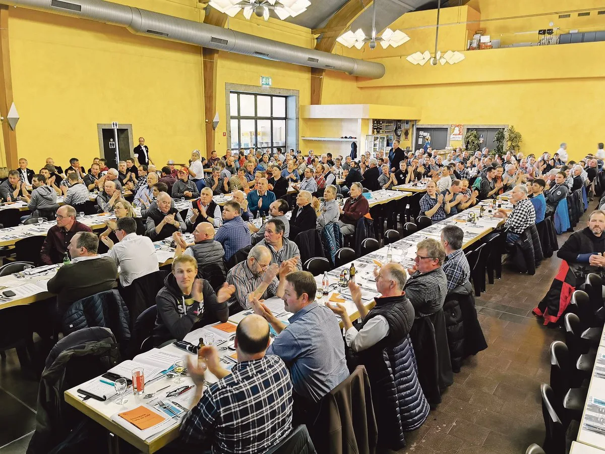 ab2eeee1bb705b6220ff9f47df51cde2e9dbfa64 Am Mittwoch trafen sich in Thun die Berner Fleckviehzüchter. Es ist der Zusammenzug von acht Unterverbänden, dessen Vorstand eine Verschlankungskur erfahren hat. (Bild sb)