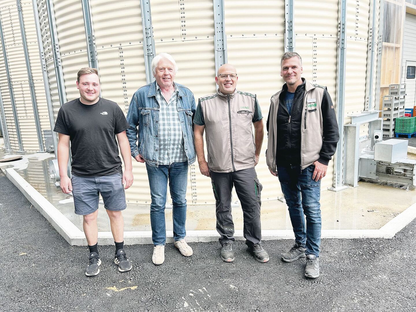 Hans-Georg Kessler (2. v. l.) war Gastreferent am Getreideproduzentenanlass. Er wird umrahmt vom Landi-Team mit Jan Schär (ganz l.) sowie Stephan Schär und Martin Germann.