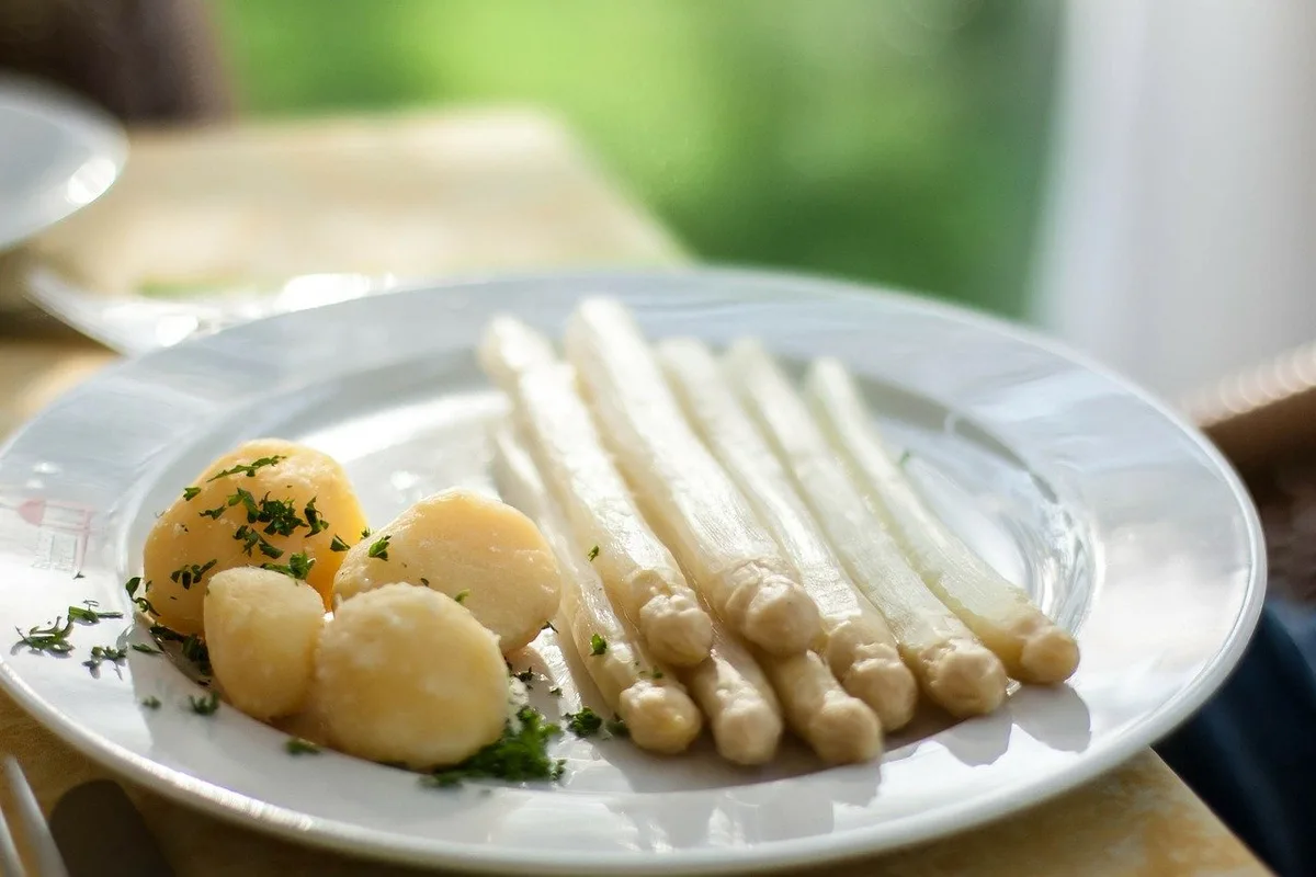 Kurz gegart, zart im Biss und im Geschmack – so kennen und mögen wir den Spargel. (Bild Pixabay)