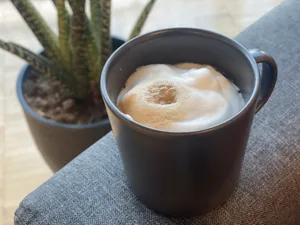 Schon viele Studien hatten die Frage zum Ziel: Was beeinflusst die Schaumfestigkeit der Milch? In gewissen Regionen sorgt dieselbe Frage aktuell wieder für Kopfzerbrechen.