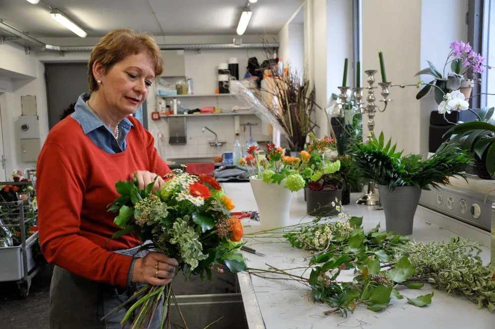 669e6fb0230333694201c1d88be2c9b674e4de87 Bundeshausfloristin Brigitta Baumann. (Bild: Sara Fasolin)