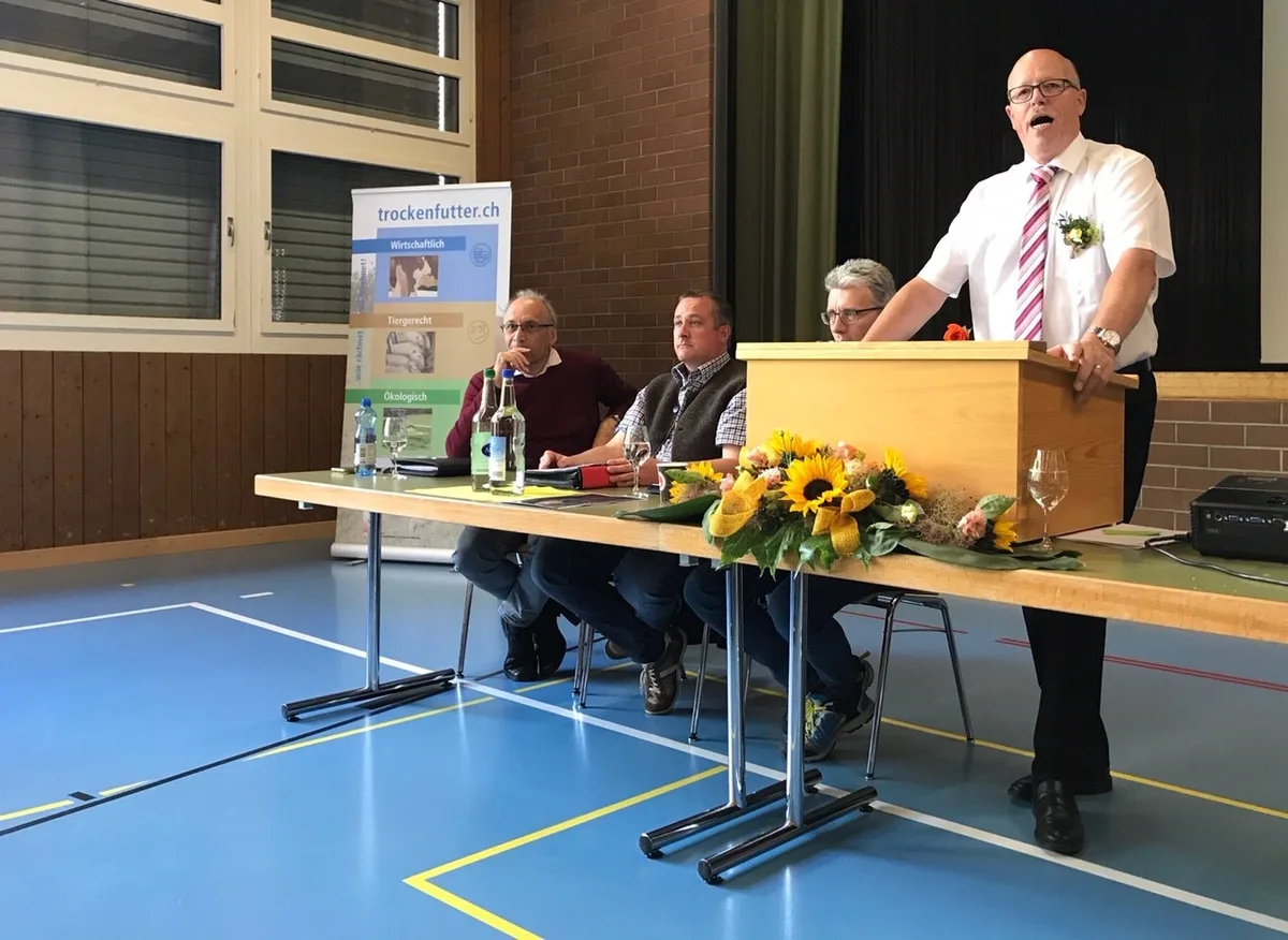 e879a42ff8bd9640bbd3c4ef4b3097c144653a8f Lobte die Umweltanstrengungen der Mitglieder: Präsident Albert Betschart an der GV in Burgistein BE. (Bild akr)