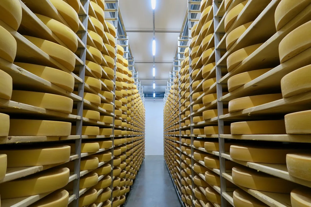 Emmentaler-Käse in der Napf-Chäsi in Luthern LU.