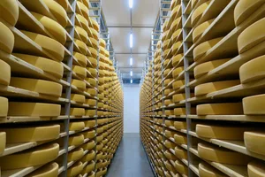 Emmentaler-Käse in der Napf-Chäsi in Luthern LU.