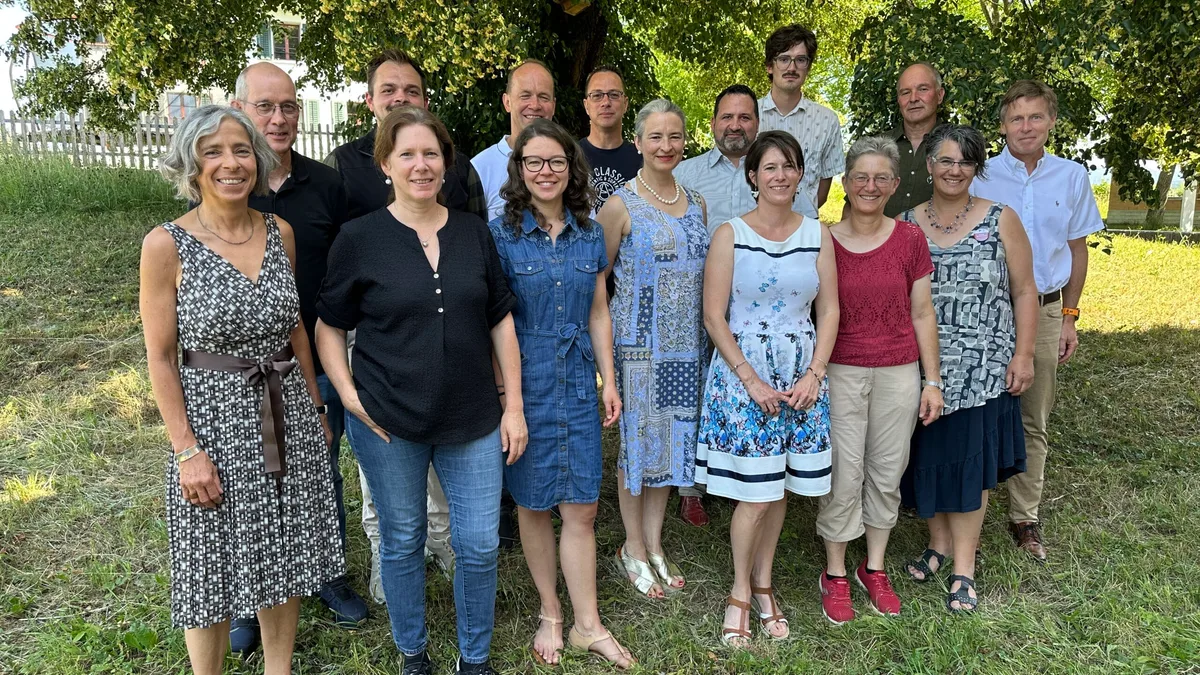 Die Bildung wird mehr spezialisiert Der Vorstand der Organisation OdA AgriAliForm nach der Wiederwahl an der Delegiertenversammlung am Zuger Schluechthof. (Bild Josef Scherer)