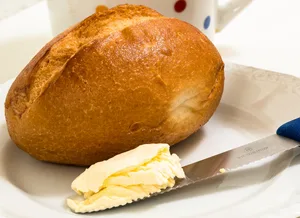 Unter dem Strich gilt es als gutes Geschäft, Käse aus- und Butter einzuführen.
