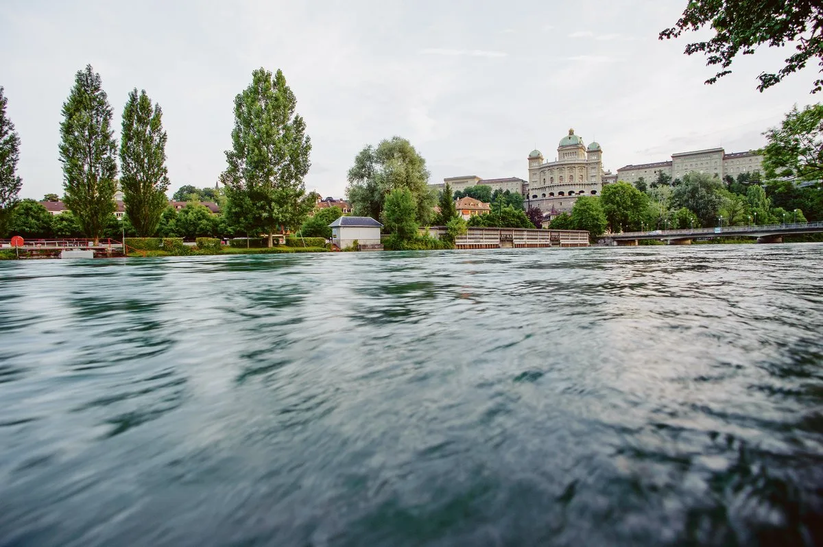 c0275562f72d364d656ceabf284082fe77b788e6 Der Weg ins Bundeshaus führt im laufenden Jahr auch übers Wasser: Die Pflanzenschutz-Diskussion zeigt eindrücklich, was alles auf die Bauern zukommt.(Bild Parlamentsdienste, 3003 Bern)