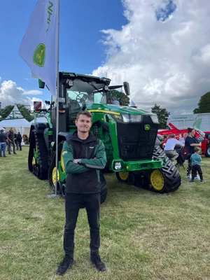Der junge Landwirt Patrick Strassburger aus dem thurgauischen Steckborn gewann am diesjährigen «DLG Agri Influencer»-Preis in der Kategorie «Best Agri TikToker».