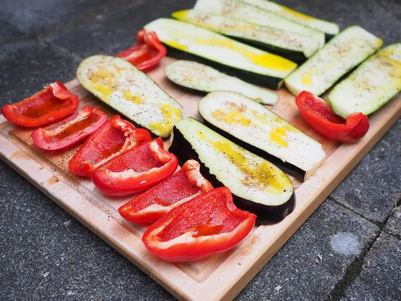 faa49cdc5d5ef826e2770aea969c6d70975f36f3 Am schönsten fürs Auge und am abwechslungsreichsten für den Gaumen ist eine bunte Mischung von Grillgemüse. (Bild Pixabay)