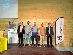 Präsident Mathias Gerber mit den drei neu gewählten Vorstandsmitgliedern Frédéric Choulat, Peter Küng, André Schmid und Geschäftsführer Daniel Flückiger (v.l.).