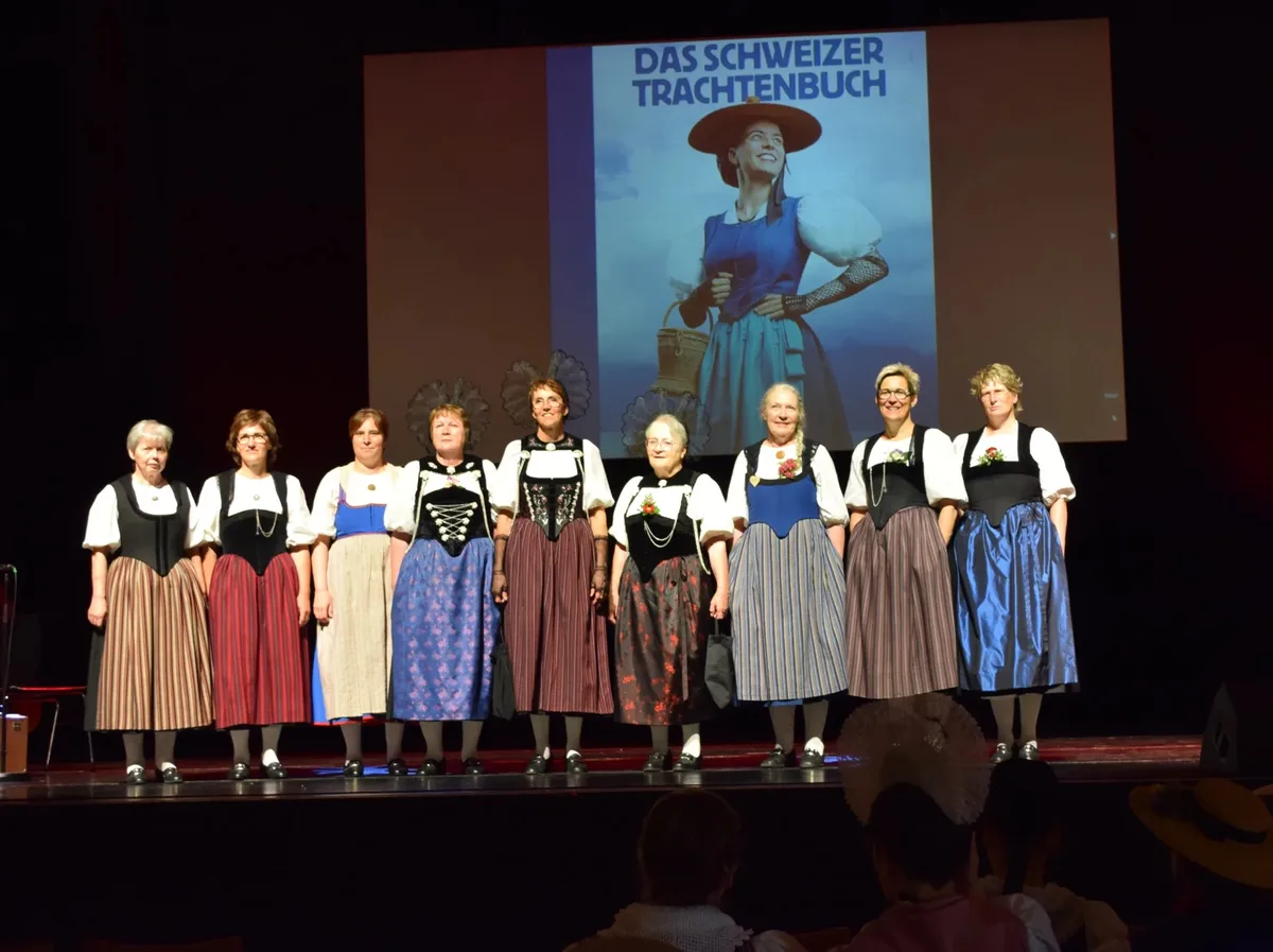 trachtDSC_0010 Das neue Schweizer Trachtenbuch zeigt Heimat, die verbindet
