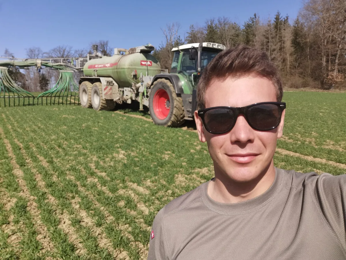 d59d5ca5e666577fb18381a591e9a05fe42d3e2a Florian von Rotz aus Dändlikon ZH ist in der Zweitausbildung und befindet sich im zweiten Lehrjahr zum Landwirt. (Bild zVg)