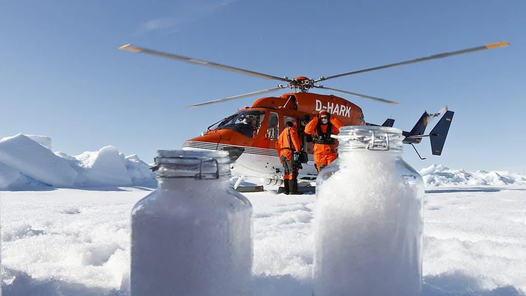 ca33244e22b1c0d0498270af77626dd2cc99a0ea Selbst in entlegenen Gegenden wie der Arktis enthält Schnee inzwischen hohe Konzentrationen von Mikroplastik. (Bild Mine Tekman, Alfred-Wegener-Institut)