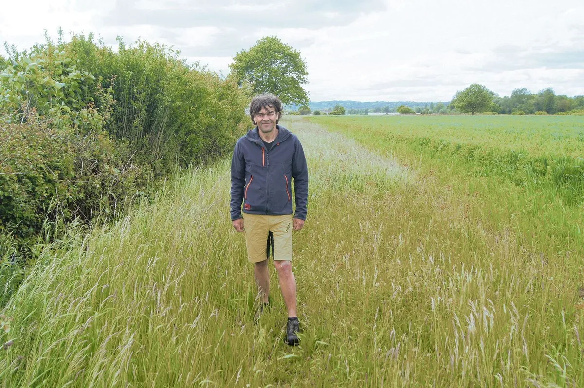 Landwirt Thomas Baumann produziert Biodiversität.