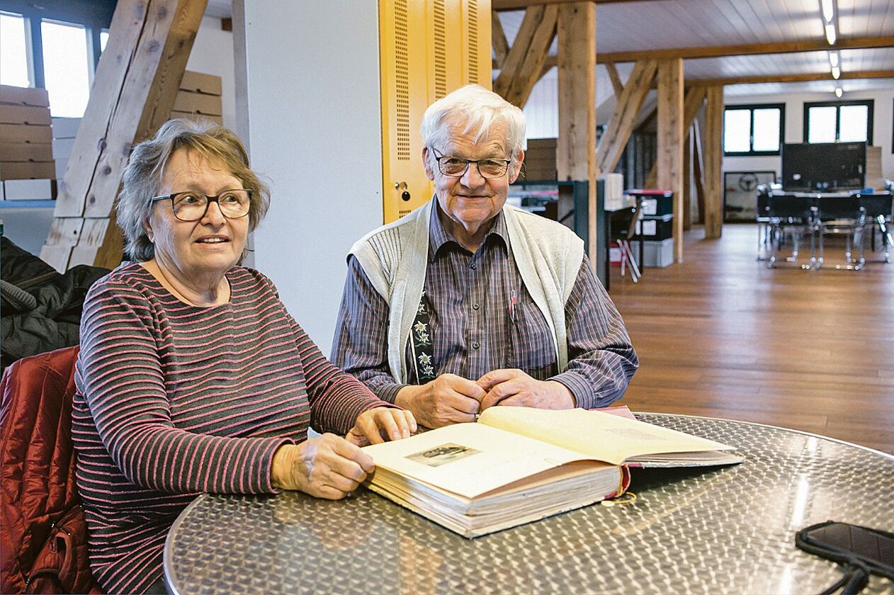 Margrit und Christian Siegenthaler sind beide 1944 geboren. Seit fast sechzig Jahren gehen sie durch dick und dünn und haben schon einige  Schicksalsschläge zusammen gemeistert.