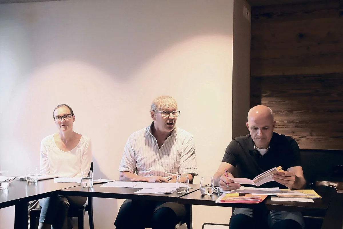 Vorstandsmitglied Martina Schmid, Präsident Ernst Kocher und Geschäftsführer Wilfried Kägi (v. l. n. r.) präsentierten das Jahresergebnis, das mit einem kleinen Minus abschliesst.