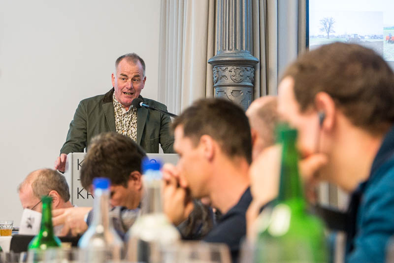 Josef Meyer, SVZ-Präsident, eröffnet die DV in Bern. (Bild hja)