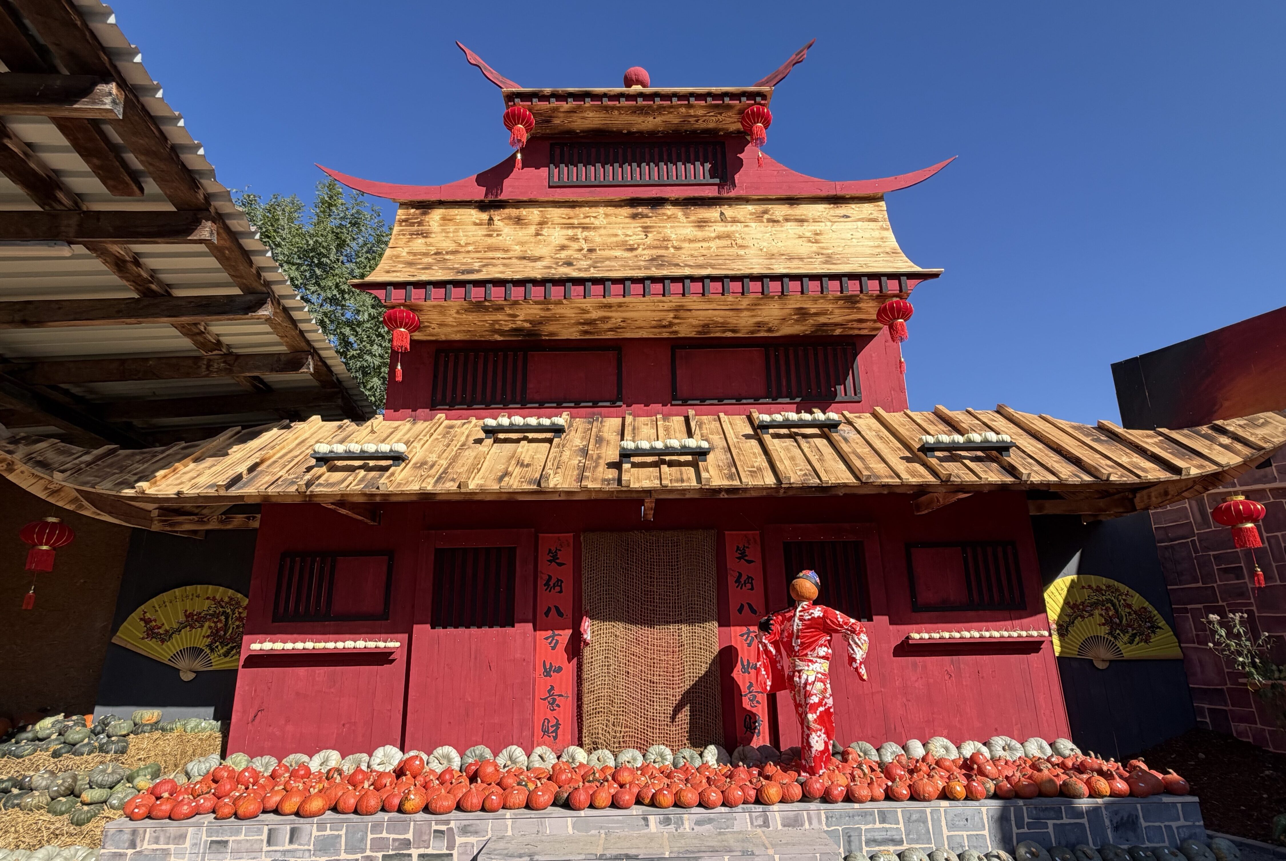 Die chinesische Pagode ist Teil der Kürbisausstellung 2026 auf dem Kürbishof in Gossau.