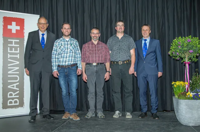 6b65060cff478593b28fa1661fd378f7b9c9944c Die drei neuen Vorstandsmitglieder Jonathan Criscione , Jakob Fuster und Christian Zürcher wurden von Präsident Reto Grünenfelder (rechts aussen) und Direktor Lucas Casanova (links aussen) zur Wahl beglückwünscht und willkommen geheissen (v.l.). (Bilder zVg)