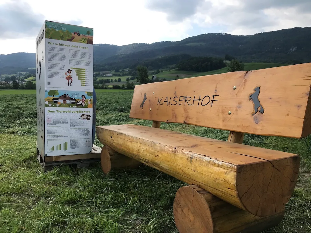 fa6e512ff10f247c9eed55bbc051340f9356dba2 Solche Tafeln, wie sie auch der Kaiserhof in Laupersdorf SO aufgestellt hat, sorgen nun für Ärger. (Bild Christian Stark)