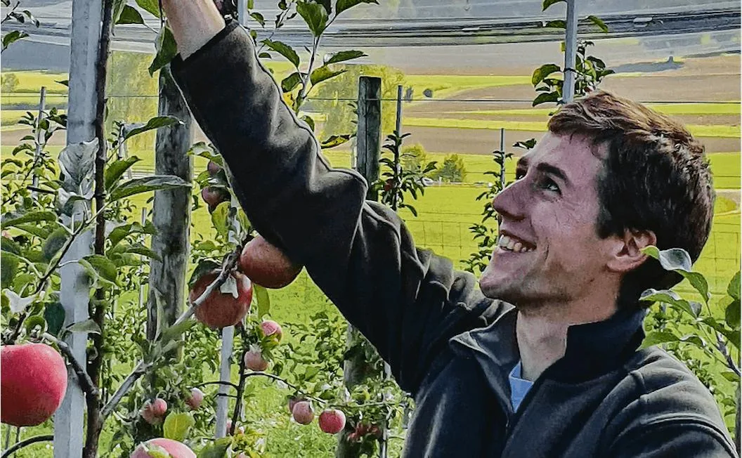 172b1ac57f46a97c3739e39cceba62f195cd21ae Der 21-jährige Gabriel Frei aus Aarau macht seine Zweitausbildung zum Landwirt bei Familie Hübscher aus Bertschikon ZH. (Bild Gabriel Frei)