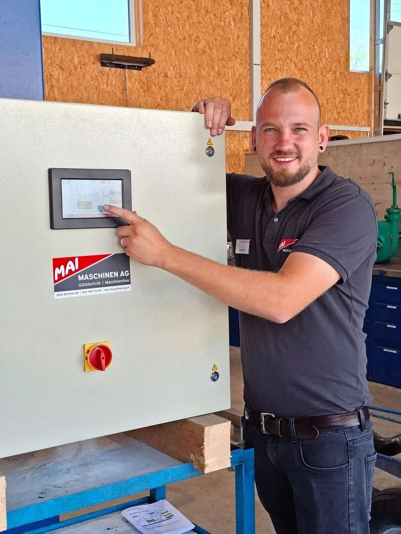 74a93712ff3e337e00dbabf29a966e8b6b64e78b99497ee9948d285d789d08d6 Joel Mai mit der neuen Anlagensteuerung.