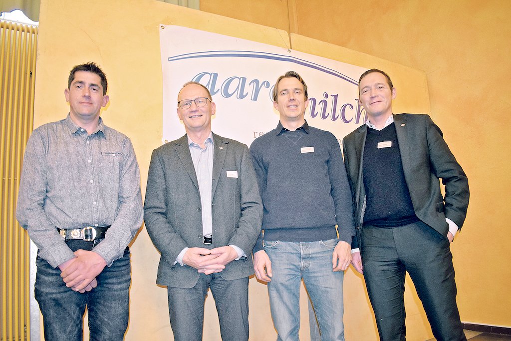 Sie sind die Gesichter der Aaremilch AG (v. l. n. r.): Aus dem Verwaltungsrat Hansueli Jungen und Präsident Rudolf Bigler und von der Geschäftsstelle Andreas Stämpfli sowie Geschäftsführer Donat Schneider. (Bild Daniela Joder)