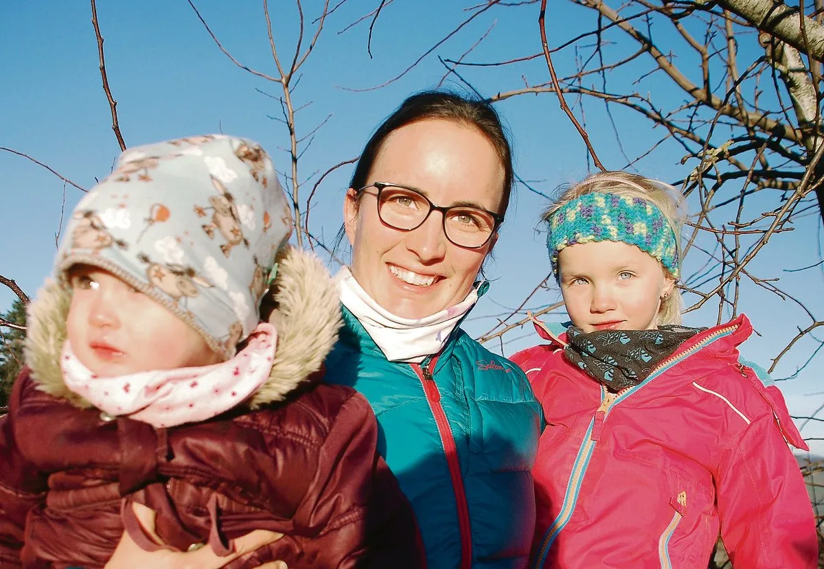 f4ef77097eb39e8c5b1d3c64284f3725016e8bc1 Mit 18 wurde Patricia Arnold unverhofft schwanger. Sohn Remo ist heute 13 Jahre alt. Sie heiratete ihren damaligen Freund Beat Arnold und hat mit ihm noch weitere Kinder, Giulia und Elisa. Sie ist stolz, auf sich und ihre Familie.(Bild Ruth Bossert)