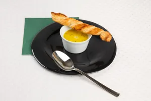 Chasselassuppe mit Blätterteiggebäck. (Bild SRF/ Ueli Christoffel)