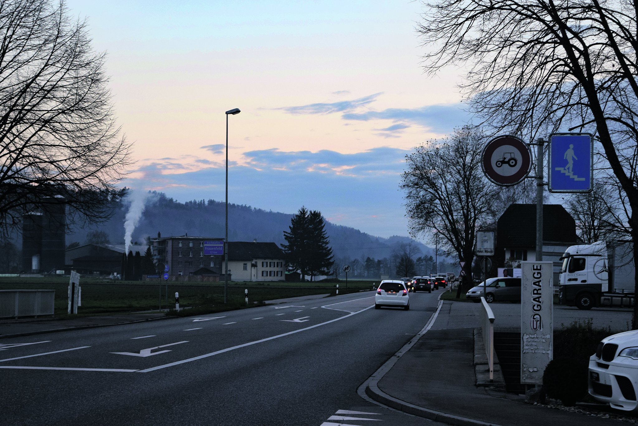 Auf der T23 dürfen Traktoren trotz Fahrverbot fahren
