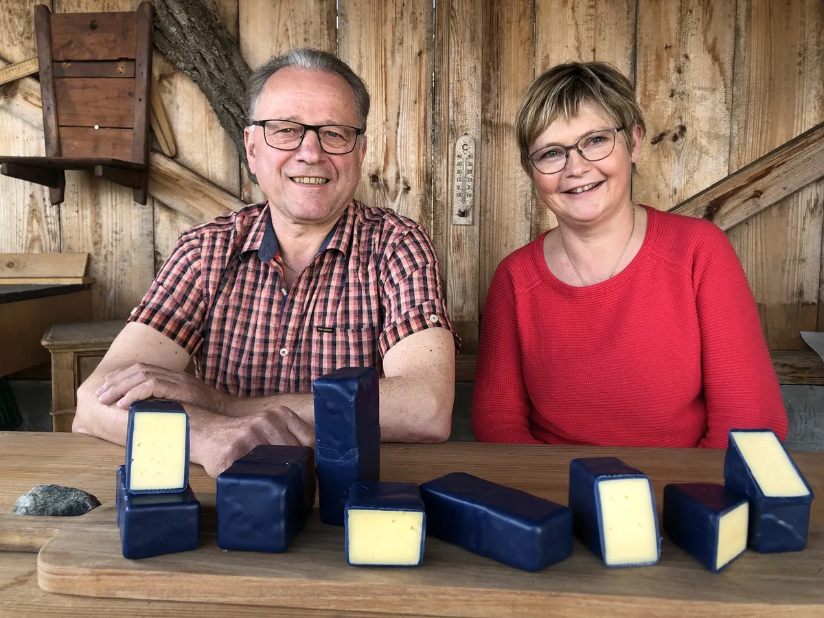 Nicole_Chris_Leuthold_Alpine_Cheddar «Andere kaufen Autos, ich habe mir Milch gekauft», sagt Käser Chris Leuthold