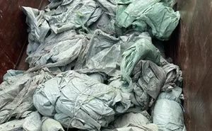 Fürs Recycling sind die Kunststoffe grob zu reinigen und müssen getrennt gesammelt werden.
