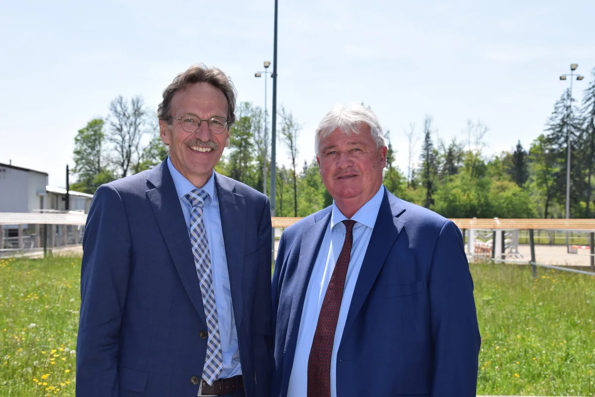 8388c71a89503c9d4e69f11d9bc70ec36c6d8e05 Manfred Bötsch (links) übernimmt nach Markus Zemp (rechts) das Präsidium der Identitas AG. (Bild joy)